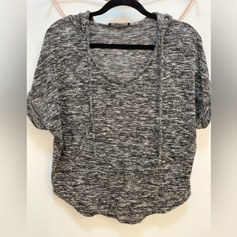 COLOR SWATCH BOXY HOODED SHORT SLEEVE TOP